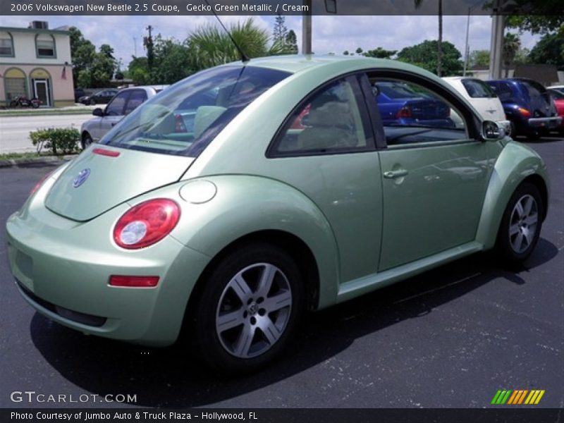 Gecko Green Metallic / Cream 2006 Volkswagen New Beetle 2.5 Coupe