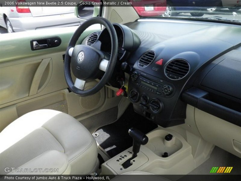 Gecko Green Metallic / Cream 2006 Volkswagen New Beetle 2.5 Coupe