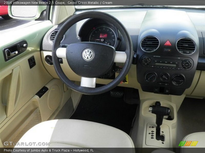 Gecko Green Metallic / Cream 2006 Volkswagen New Beetle 2.5 Coupe
