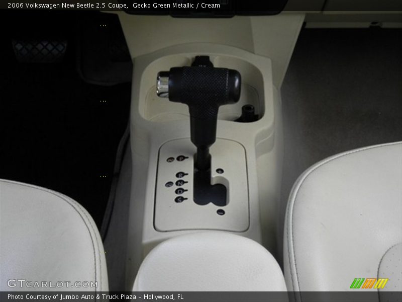 Gecko Green Metallic / Cream 2006 Volkswagen New Beetle 2.5 Coupe