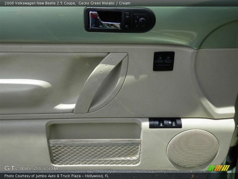 Gecko Green Metallic / Cream 2006 Volkswagen New Beetle 2.5 Coupe
