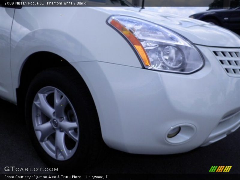 Phantom White / Black 2009 Nissan Rogue SL