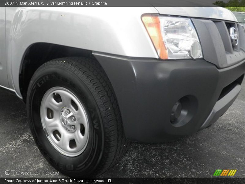 Silver Lightning Metallic / Graphite 2007 Nissan Xterra X