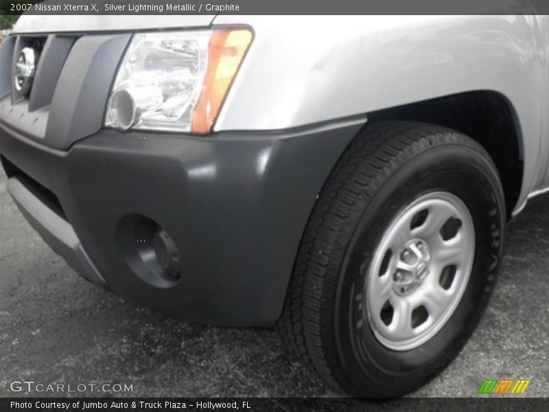 Silver Lightning Metallic / Graphite 2007 Nissan Xterra X