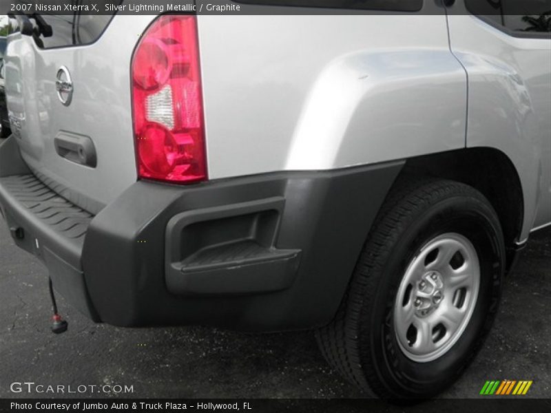 Silver Lightning Metallic / Graphite 2007 Nissan Xterra X