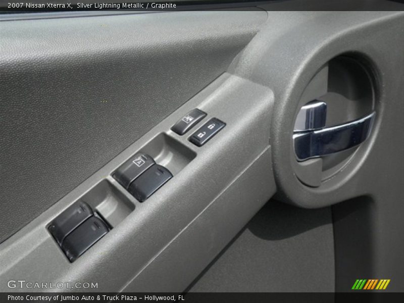 Silver Lightning Metallic / Graphite 2007 Nissan Xterra X