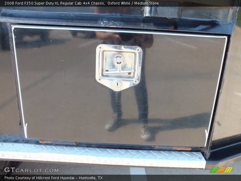 Oxford White / Medium Stone 2008 Ford F350 Super Duty XL Regular Cab 4x4 Chassis