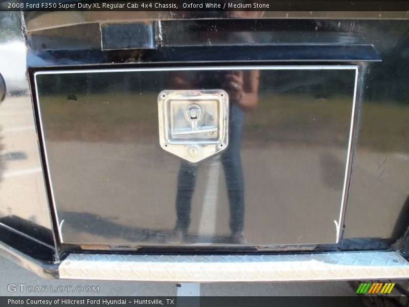 Oxford White / Medium Stone 2008 Ford F350 Super Duty XL Regular Cab 4x4 Chassis