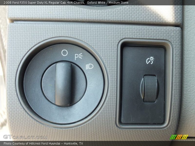 Oxford White / Medium Stone 2008 Ford F350 Super Duty XL Regular Cab 4x4 Chassis