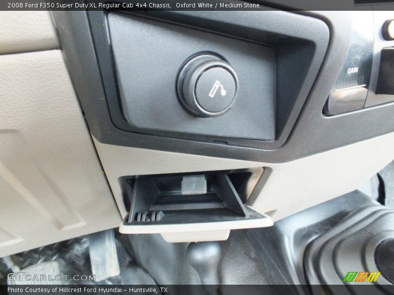 Oxford White / Medium Stone 2008 Ford F350 Super Duty XL Regular Cab 4x4 Chassis