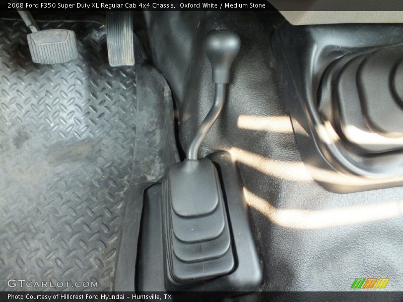 Oxford White / Medium Stone 2008 Ford F350 Super Duty XL Regular Cab 4x4 Chassis