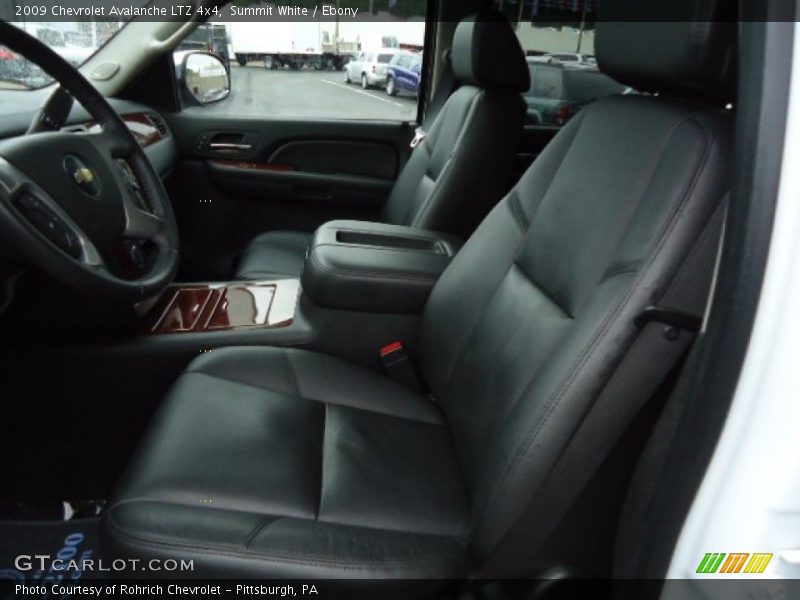 Summit White / Ebony 2009 Chevrolet Avalanche LTZ 4x4
