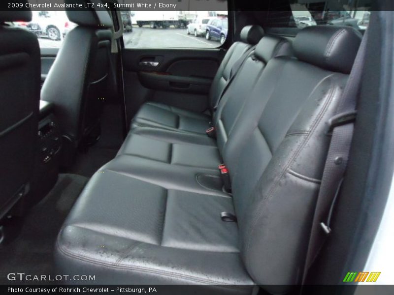 Summit White / Ebony 2009 Chevrolet Avalanche LTZ 4x4