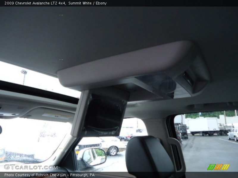 Summit White / Ebony 2009 Chevrolet Avalanche LTZ 4x4