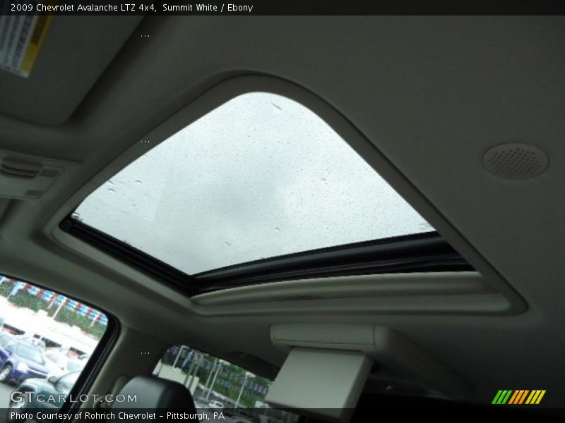 Summit White / Ebony 2009 Chevrolet Avalanche LTZ 4x4