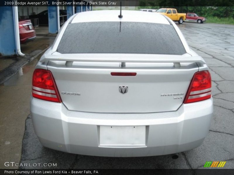 Bright Silver Metallic / Dark Slate Gray 2009 Dodge Avenger SXT