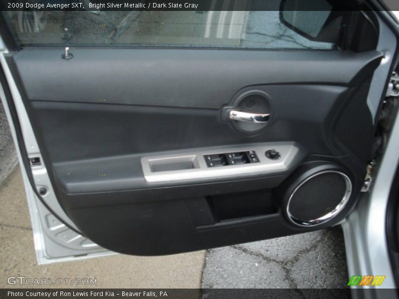 Bright Silver Metallic / Dark Slate Gray 2009 Dodge Avenger SXT