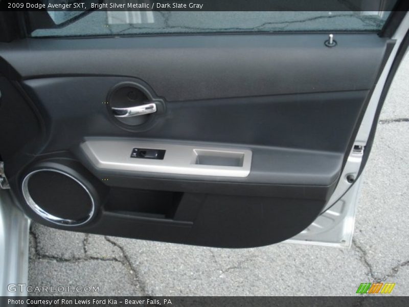 Bright Silver Metallic / Dark Slate Gray 2009 Dodge Avenger SXT