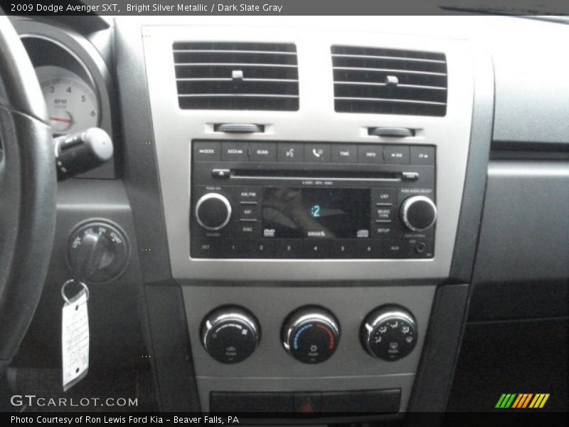 Bright Silver Metallic / Dark Slate Gray 2009 Dodge Avenger SXT