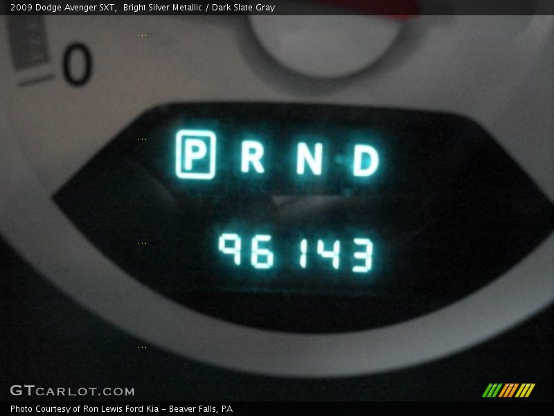 Bright Silver Metallic / Dark Slate Gray 2009 Dodge Avenger SXT