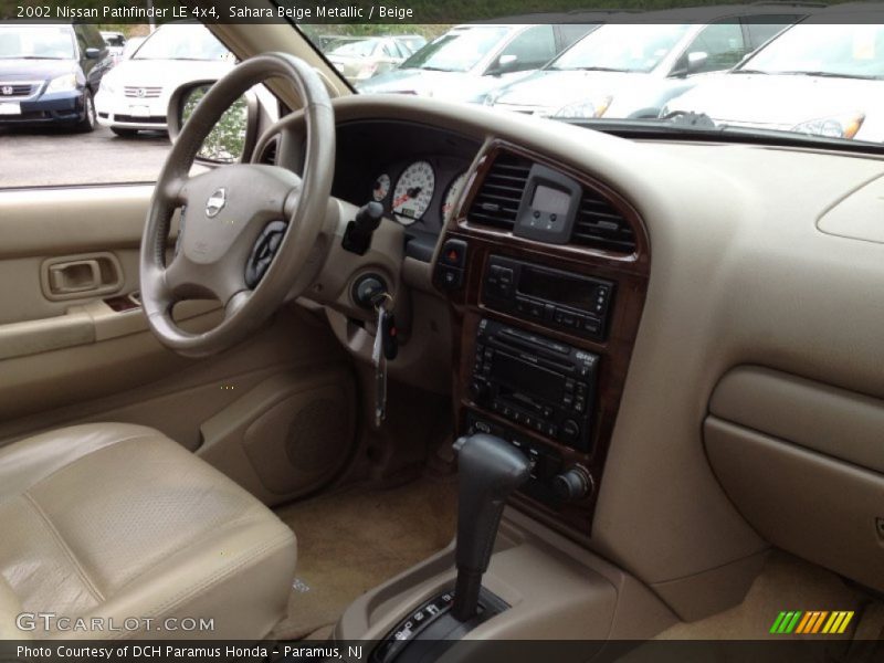 Sahara Beige Metallic / Beige 2002 Nissan Pathfinder LE 4x4