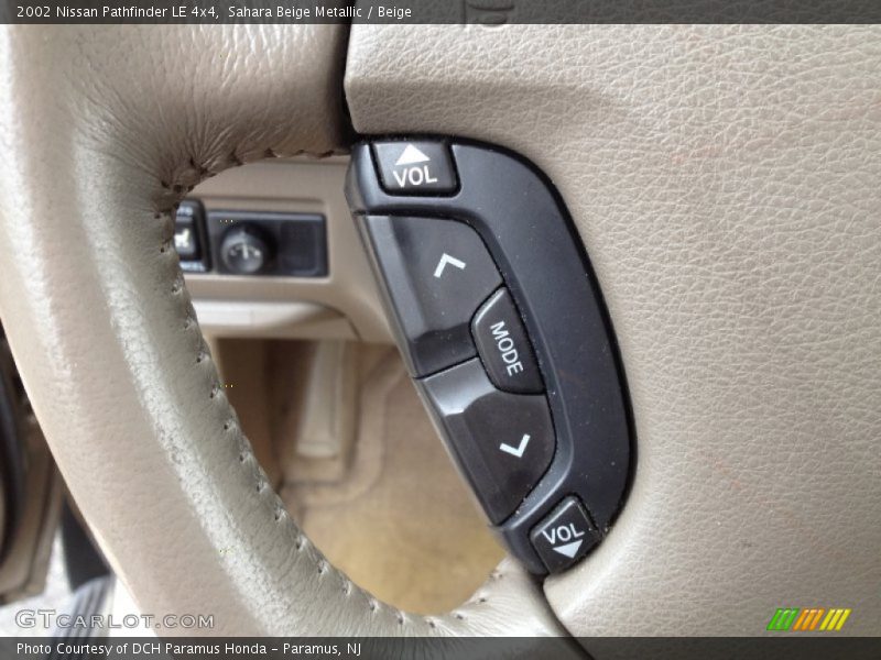 Sahara Beige Metallic / Beige 2002 Nissan Pathfinder LE 4x4
