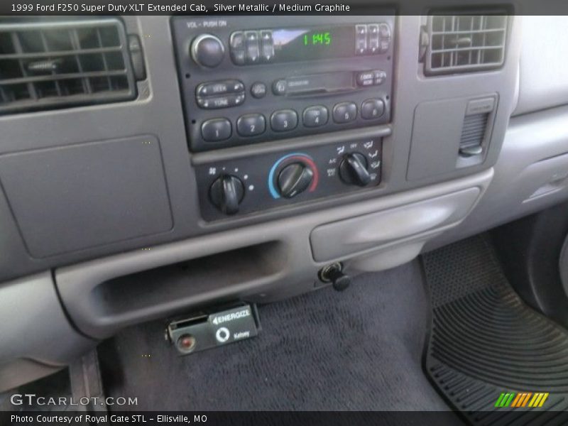 Silver Metallic / Medium Graphite 1999 Ford F250 Super Duty XLT Extended Cab