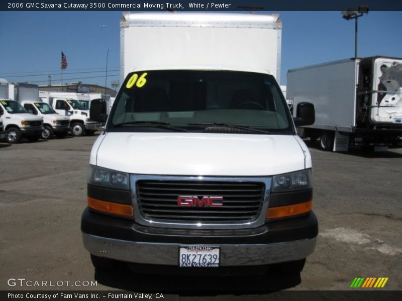 White / Pewter 2006 GMC Savana Cutaway 3500 Commercial Moving Truck