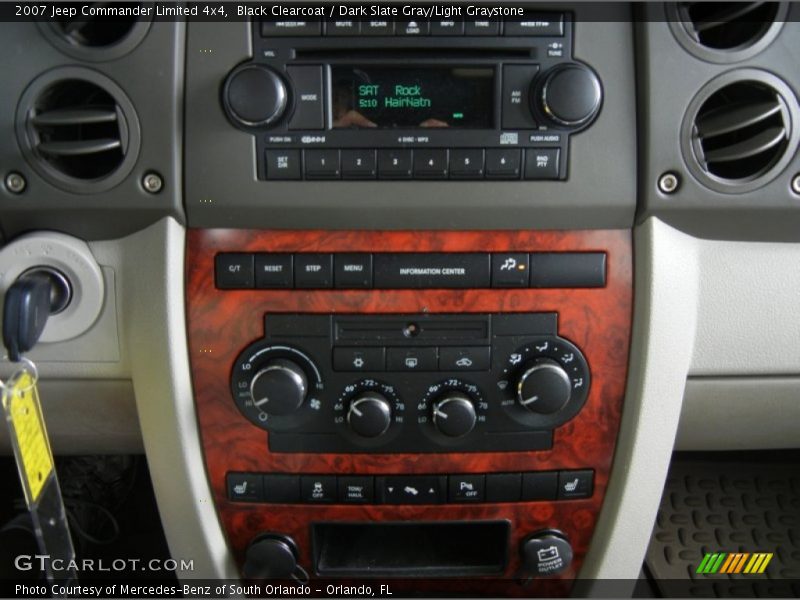 Black Clearcoat / Dark Slate Gray/Light Graystone 2007 Jeep Commander Limited 4x4