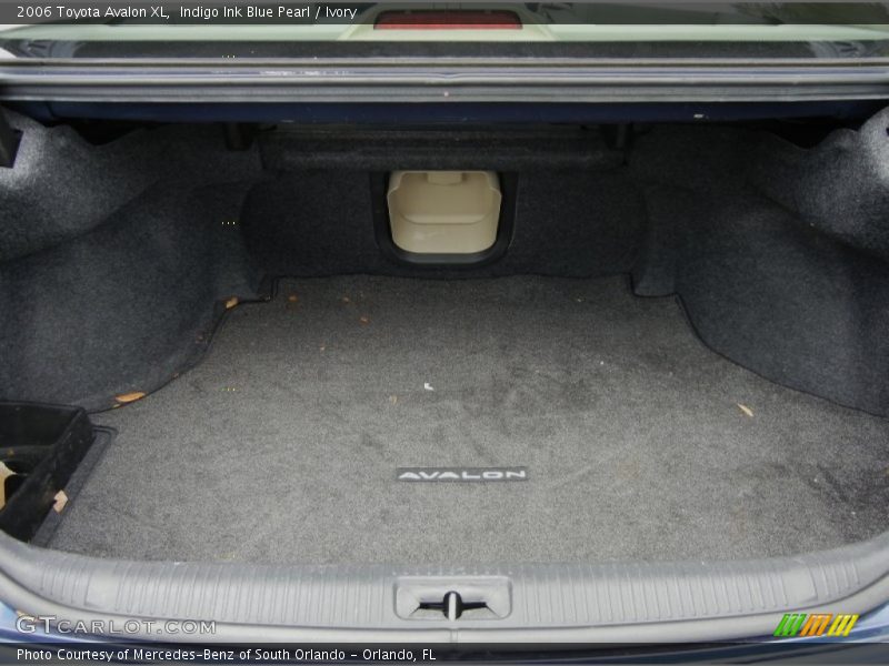  2006 Avalon XL Trunk
