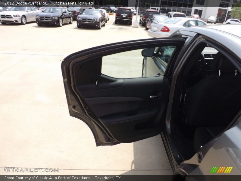 Tungsten Metallic / Black 2012 Dodge Avenger SE