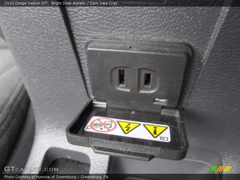 Bright Silver Metallic / Dark Slate Gray 2010 Dodge Caliber SXT