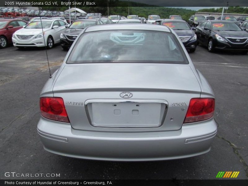 Bright Silver / Black 2005 Hyundai Sonata GLS V6