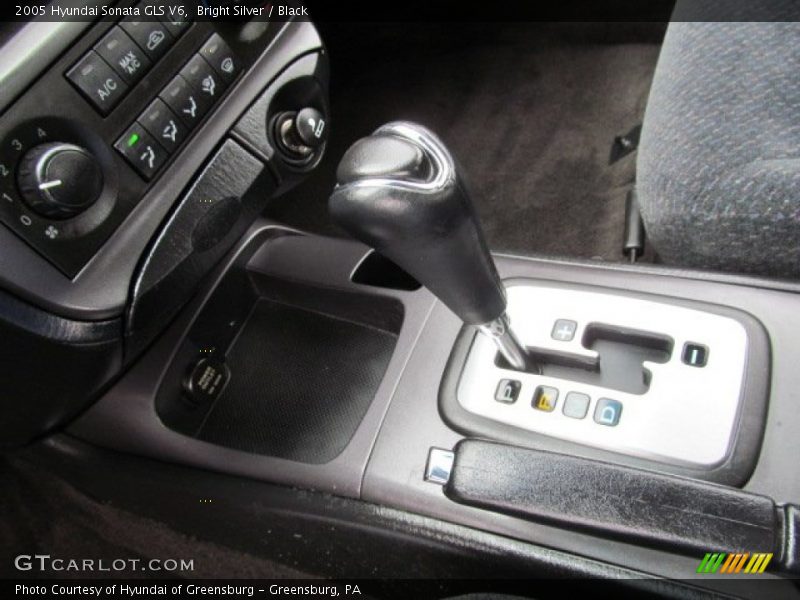 Bright Silver / Black 2005 Hyundai Sonata GLS V6