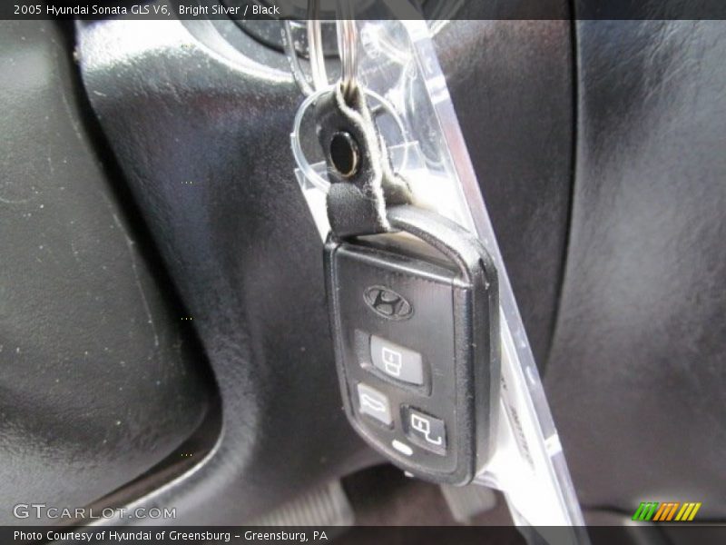 Bright Silver / Black 2005 Hyundai Sonata GLS V6