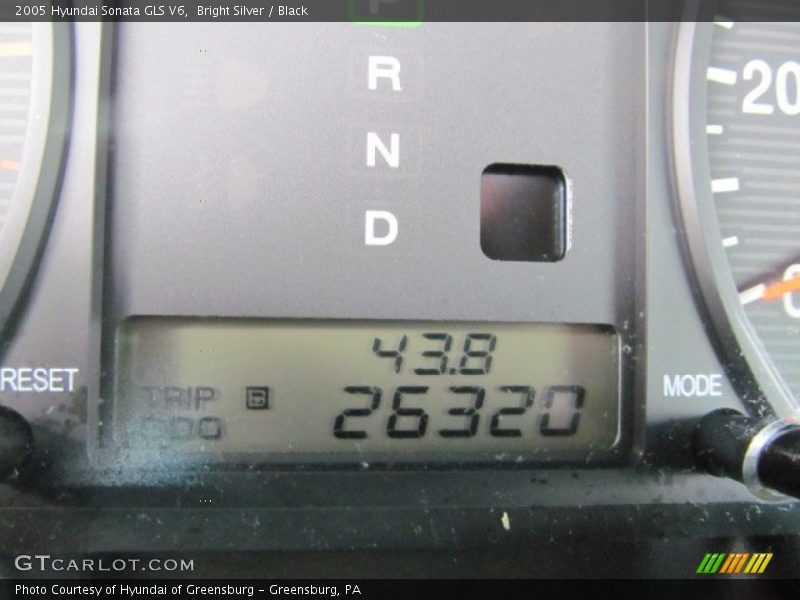 Bright Silver / Black 2005 Hyundai Sonata GLS V6