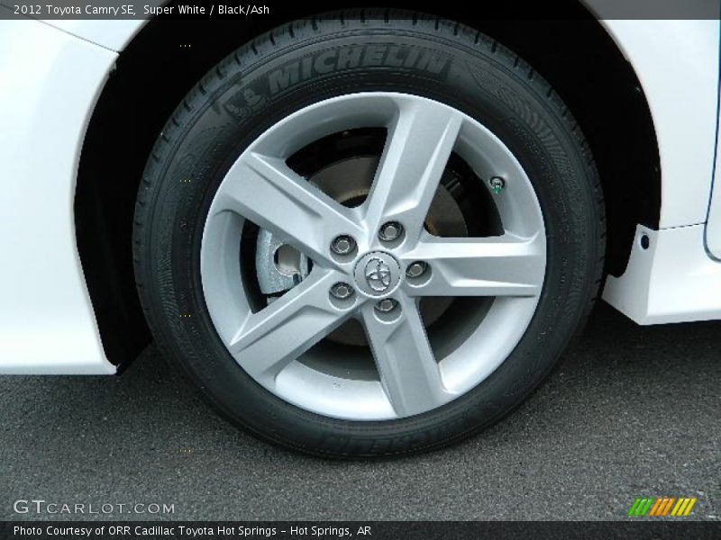 Super White / Black/Ash 2012 Toyota Camry SE