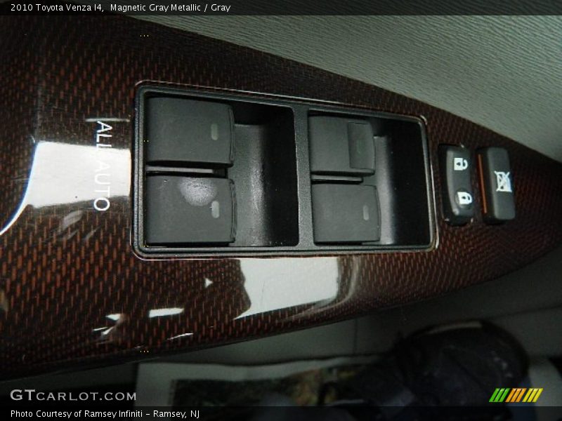 Magnetic Gray Metallic / Gray 2010 Toyota Venza I4