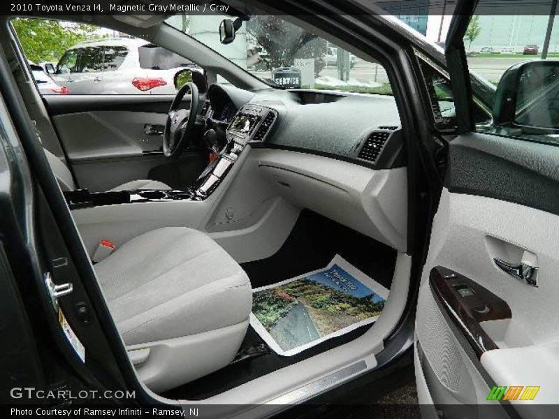 Magnetic Gray Metallic / Gray 2010 Toyota Venza I4
