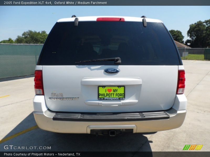 Oxford White / Medium Parchment 2005 Ford Expedition XLT 4x4