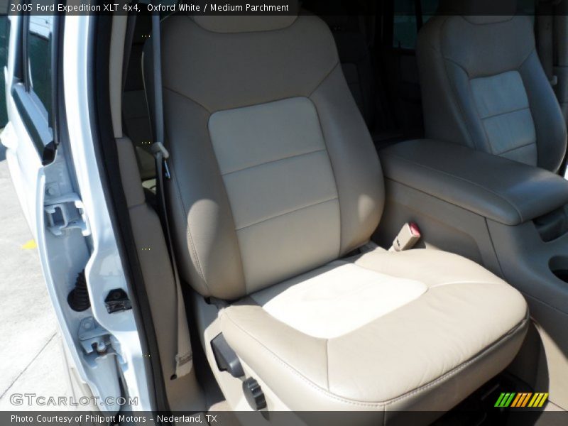 Oxford White / Medium Parchment 2005 Ford Expedition XLT 4x4