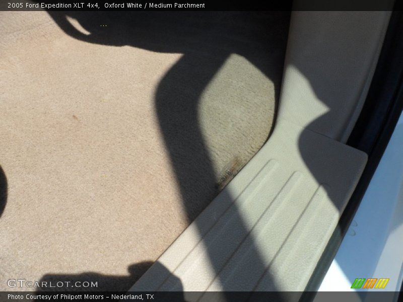 Oxford White / Medium Parchment 2005 Ford Expedition XLT 4x4