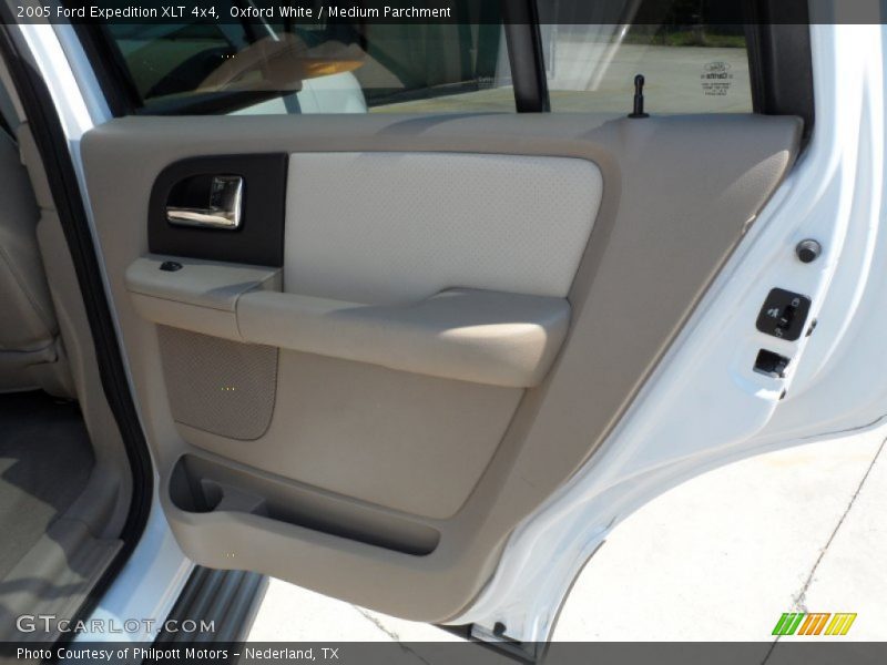 Oxford White / Medium Parchment 2005 Ford Expedition XLT 4x4