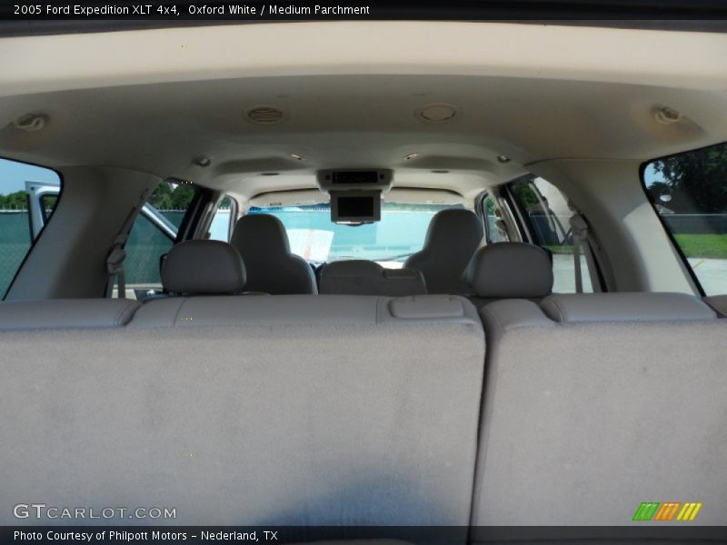 Oxford White / Medium Parchment 2005 Ford Expedition XLT 4x4