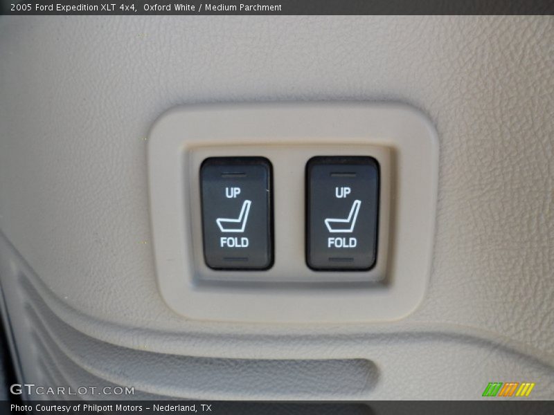 Oxford White / Medium Parchment 2005 Ford Expedition XLT 4x4
