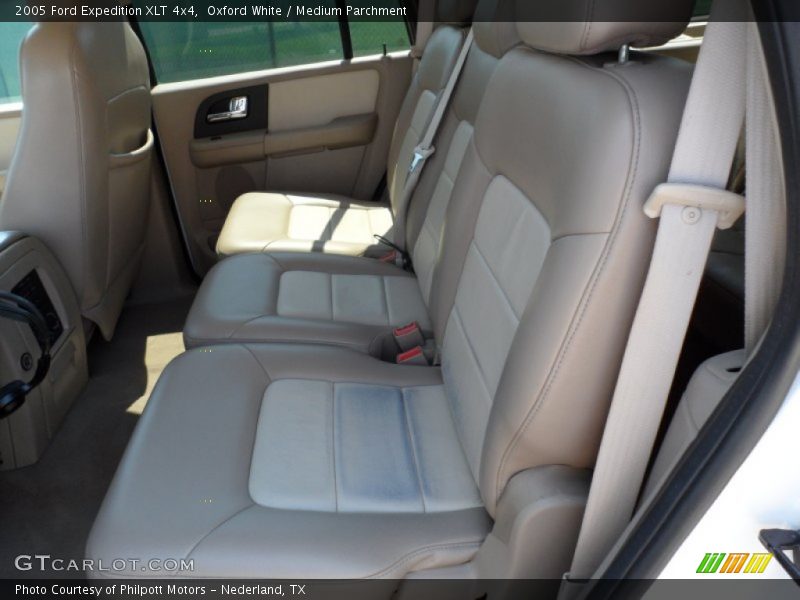 Oxford White / Medium Parchment 2005 Ford Expedition XLT 4x4