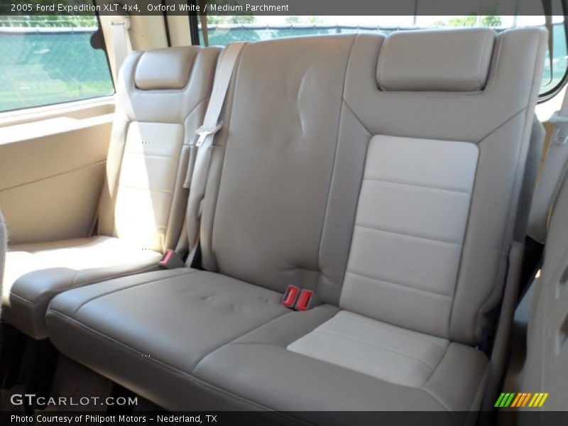 Oxford White / Medium Parchment 2005 Ford Expedition XLT 4x4