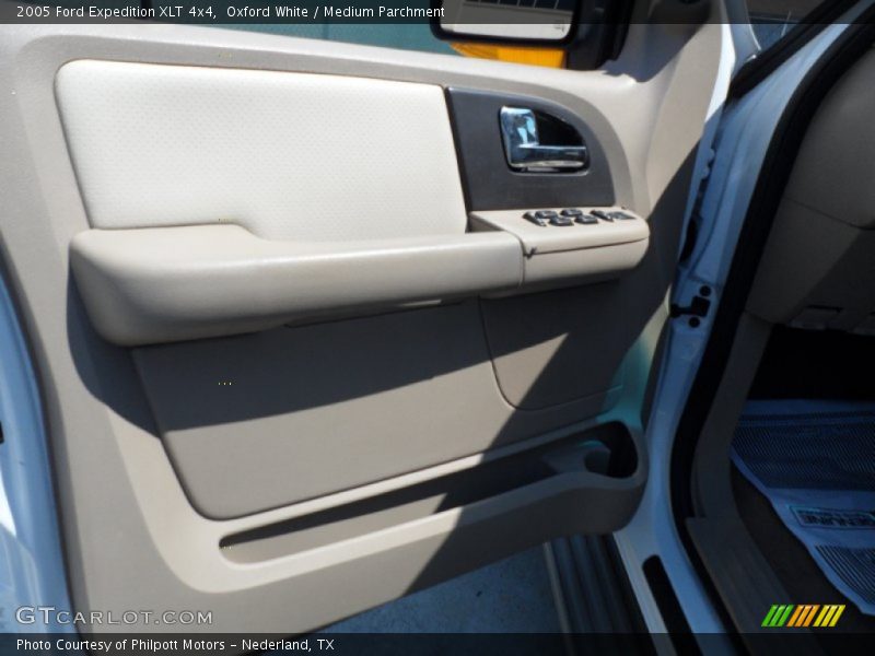 Oxford White / Medium Parchment 2005 Ford Expedition XLT 4x4