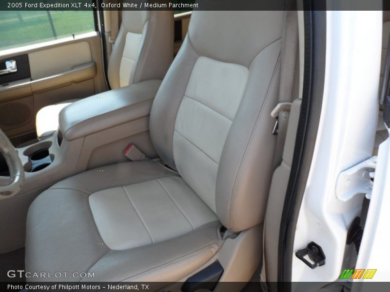 Oxford White / Medium Parchment 2005 Ford Expedition XLT 4x4