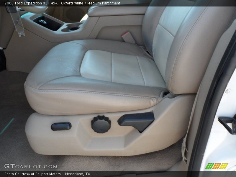 Oxford White / Medium Parchment 2005 Ford Expedition XLT 4x4